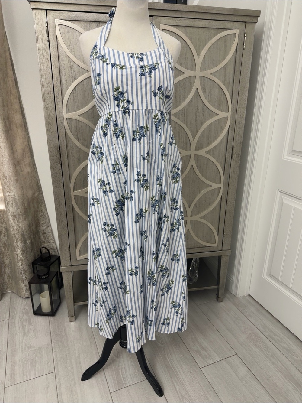 Laura Ashley Blue and White Floral Halter Midi Dress - Picture 2 of 6